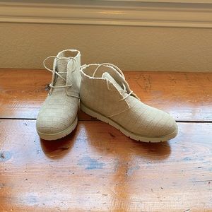Canvas Bear paw tan ankle boots. Brand new.